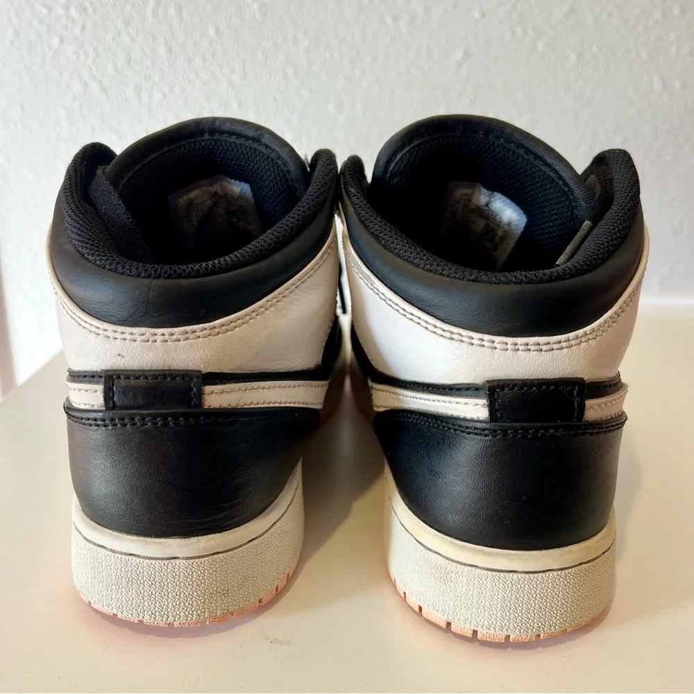 NIKE AIR JORDAN 1 MID Arctic Punch Pink Youth Size 5 Retro OG 555112-061 EUC - Picture 6 of 9